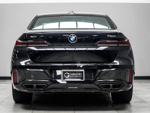 Used 2023 BMW 760i xDrive w/ Executive Package AWD/4WD image 14