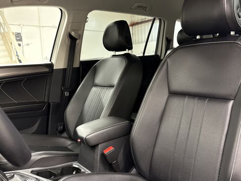 Used 2024 Volkswagen Tiguan SE image 5