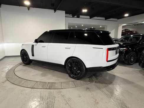 Used 2024 Land Rover Range Rover Long Wheelbase SE image 13