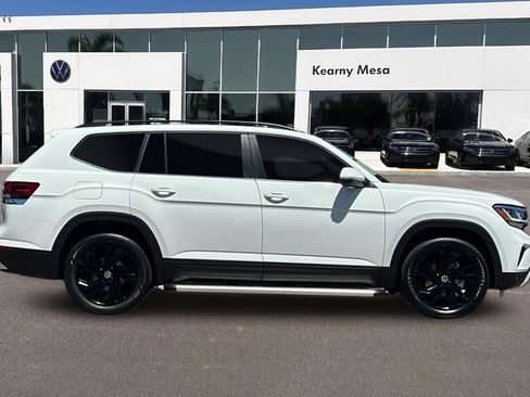 Used 2023 Volkswagen Atlas SE w/ Black Wheel Package FWD image 3