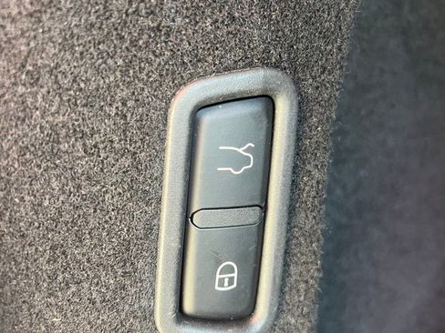 Used 2021 Maserati Levante AWD/4WD image 17