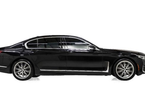 Used 2021 BMW 740i w/ Premium Package RWD image 5