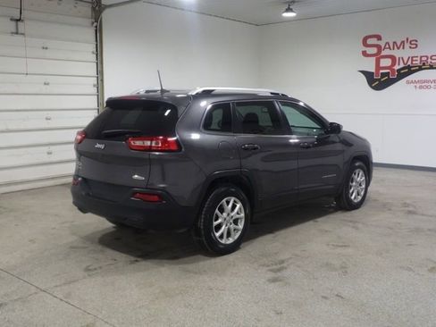 Used 2016 Jeep Cherokee Latitude image 4