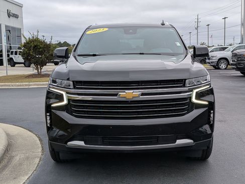 Used 2023 Chevrolet Suburban LT w/ Luxury Package image 2