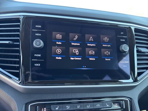 Used 2023 Volkswagen Atlas SE image 16