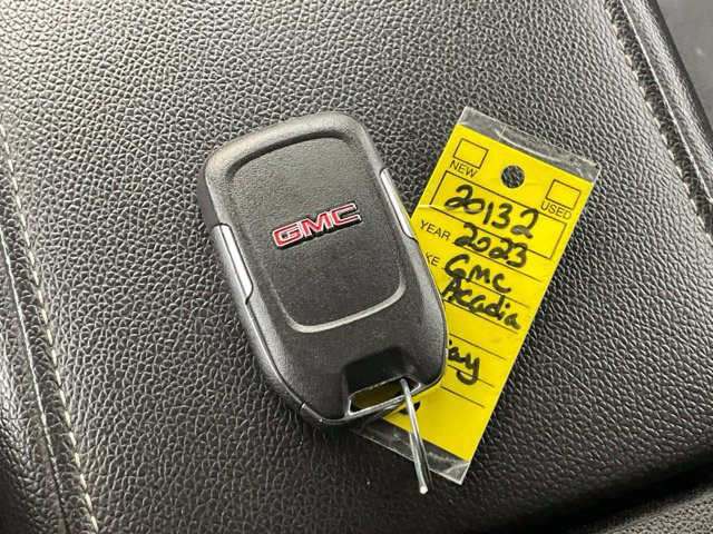 Used 2023 GMC Acadia SLT AWD/4WD image 15
