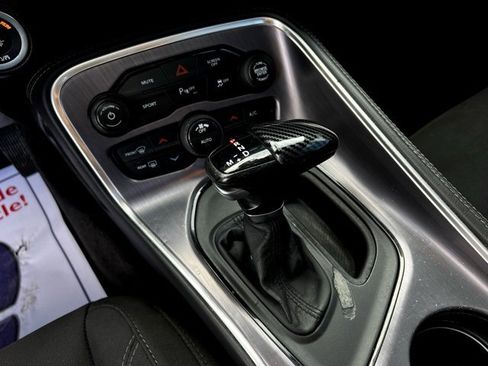 Used 2018 Dodge Challenger SXT image 31