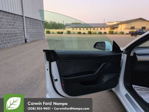 Used 2019 Tesla Model 3 RWD image 10