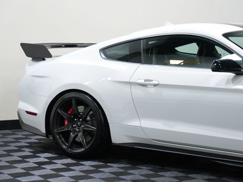 Used 2020 Ford Mustang Shelby GT500 w/ Carbon Fiber Track Pack RWD image 13