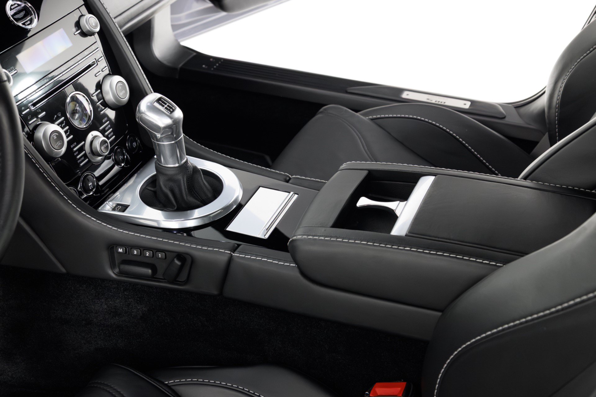 Used 2010 Aston Martin DBS Coupe RWD image 23