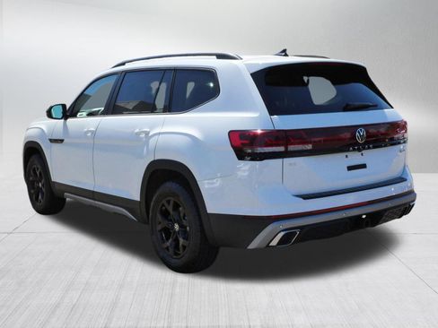 Certified 2025 Volkswagen Atlas Peak Edition SE AWD/4WD image 5