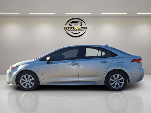 Used 2021 Toyota Corolla LE image 4