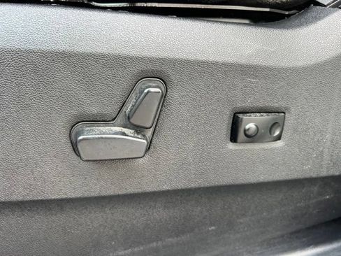 Used 2016 Dodge Grand Caravan SXT FWD image 23