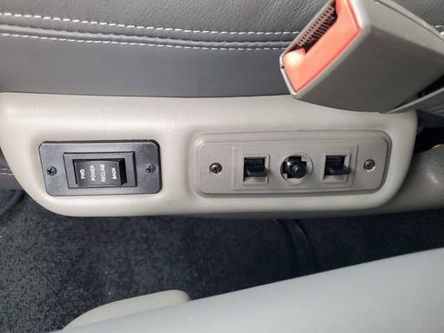 Used 2024 GMC Savana 2500 RWD image 7