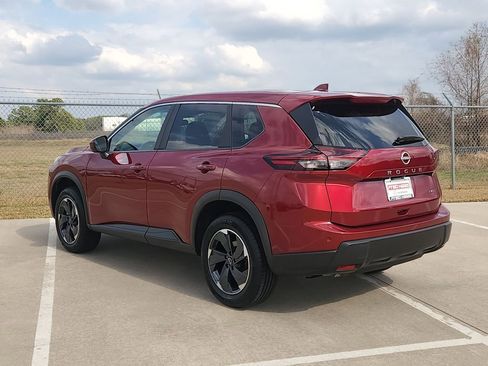 Used 2025 Nissan Rogue SV image 7