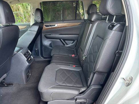 Used 2025 Volkswagen Atlas SE AWD/4WD image 29