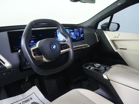 Used 2023 BMW iX xDrive50 w/ Sport Package AWD/4WD image 12