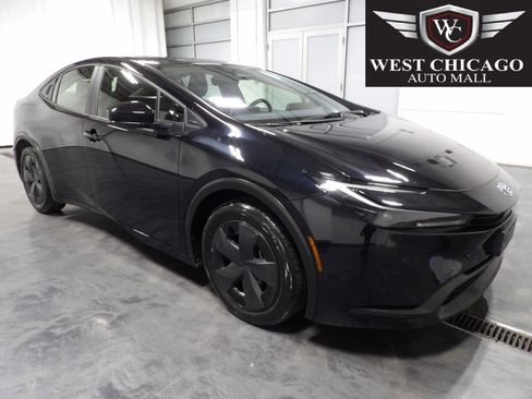 Used 2025 Toyota Prius LE FWD image 1