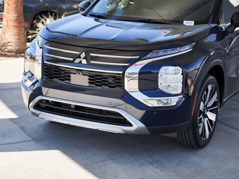 Used 2025 Mitsubishi Outlander SE image 5