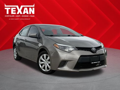 Used 2015 Toyota Corolla LE FWD image 1