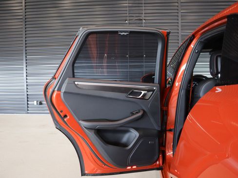 Certified 2022 Porsche Macan GTS AWD/4WD image 26