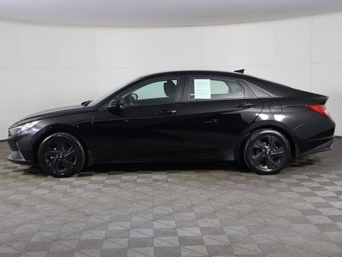 Used 2023 Hyundai Elantra Blue w/ Winter Weather Package image 17