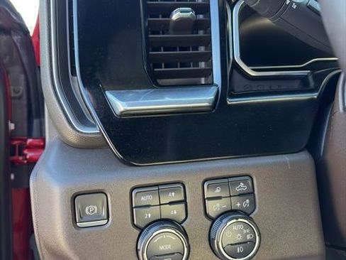 Used 2024 Chevrolet Silverado 1500 LT Trail Boss w/ LT Trail Boss Premium Package AWD/4WD image 15