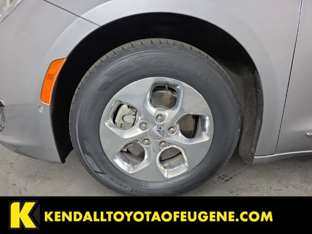 Used 2018 Chrysler Pacifica Limited w/ Advanced Safetytec Group FWD image 9
