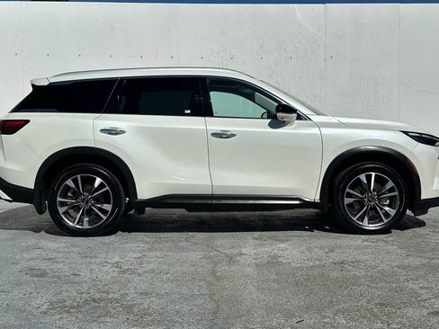 Used 2023 INFINITI QX60 Luxe w/ Cargo Package FWD image 2
