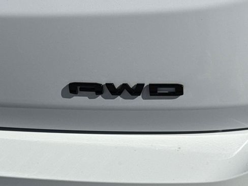 Used 2023 GMC Terrain SLT w/ Elevation Edition AWD/4WD image 9