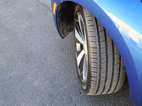 Used 2013 Volkswagen Beetle 2.0T image 6