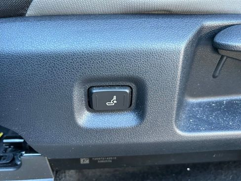 Certified 2025 Toyota Tacoma TRD Sport image 16