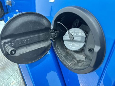 Used 2023 Jeep Wrangler Sahara w/ Cold Weather Group image 39