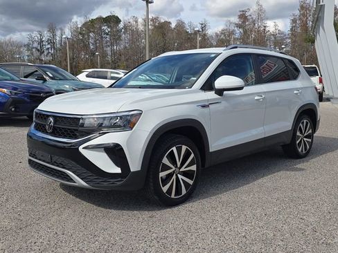 Used 2024 Volkswagen Taos SE image 4