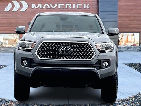 Used 2019 Toyota Tacoma TRD Off-Road image 2