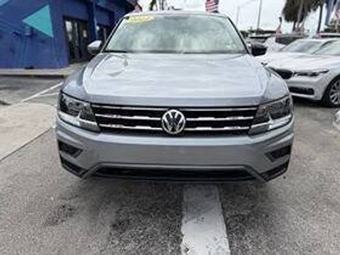Used 2021 Volkswagen Tiguan SE w/ Panoramic Sunroof Package AWD/4WD image 2