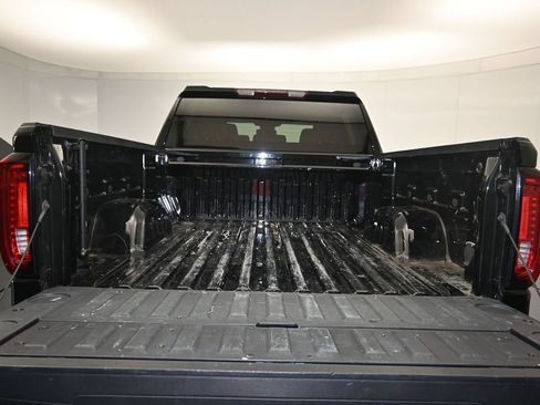 Certified 2025 GMC Sierra 1500 SLT AWD/4WD image 25