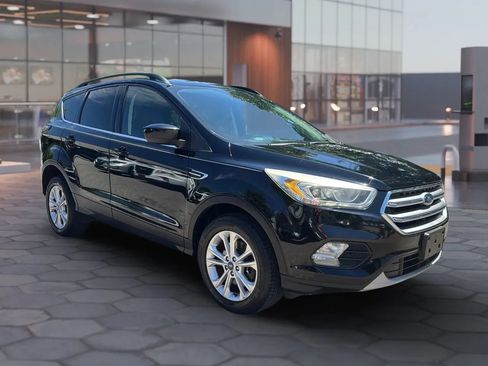 Used 2017 Ford Escape SE w/ SE Leather Comfort Package AWD/4WD image 3