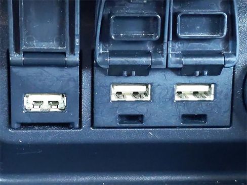 Used 2021 Toyota Highlander LE image 21