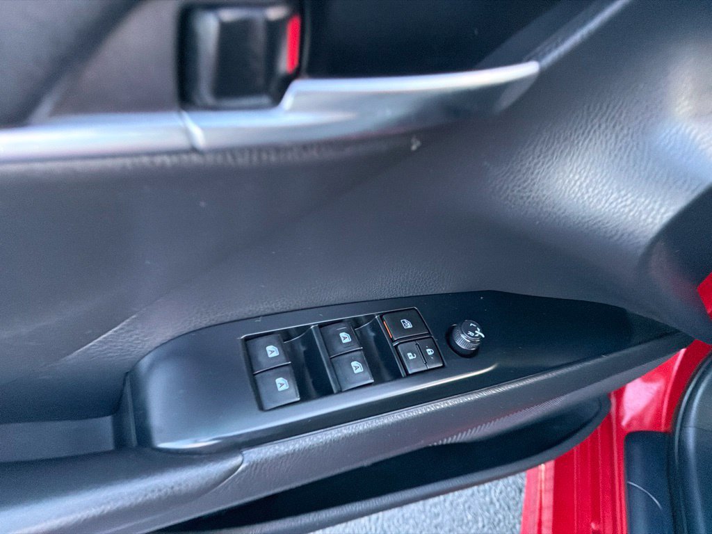 Used 2020 Toyota Camry SE FWD image 22
