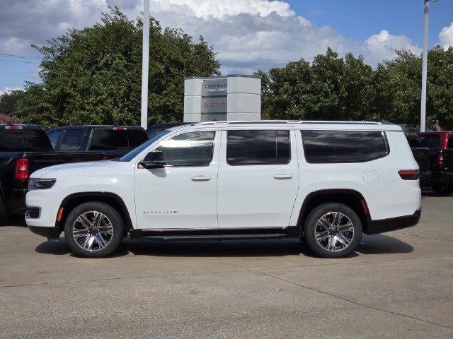 Used 2024 Jeep Wagoneer L Series II RWD image 4