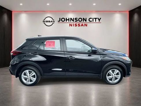 Used 2025 Nissan Kicks Play S FWD image 3