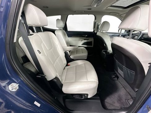 Used 2023 Kia Telluride EX w/ EX Captain's Chair Package AWD/4WD image 29