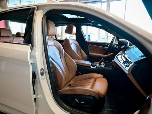 Used 2020 BMW 530i w/ Convenience Package image 28
