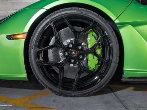 Used 2024 Lamborghini Revuelto image 5