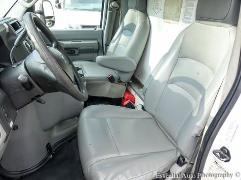 Used 2017 Ford E-350 and Econoline 350 Super Duty RWD image 8