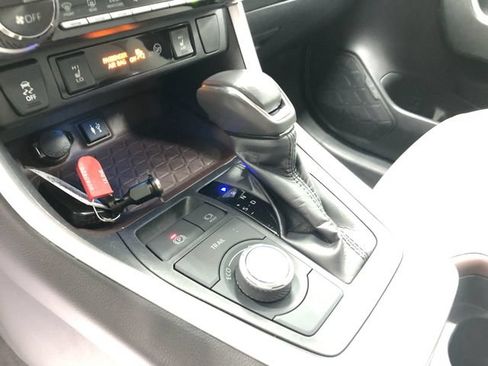 Used 2019 Toyota RAV4 Limited w/ Carpet Mat Package AWD/4WD image 26