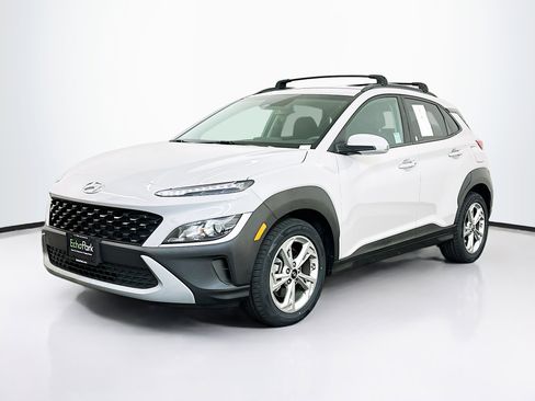 Used 2023 Hyundai Kona SEL image 3