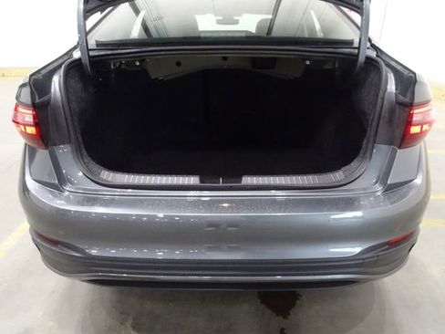 Used 2024 Volkswagen Jetta SE image 11