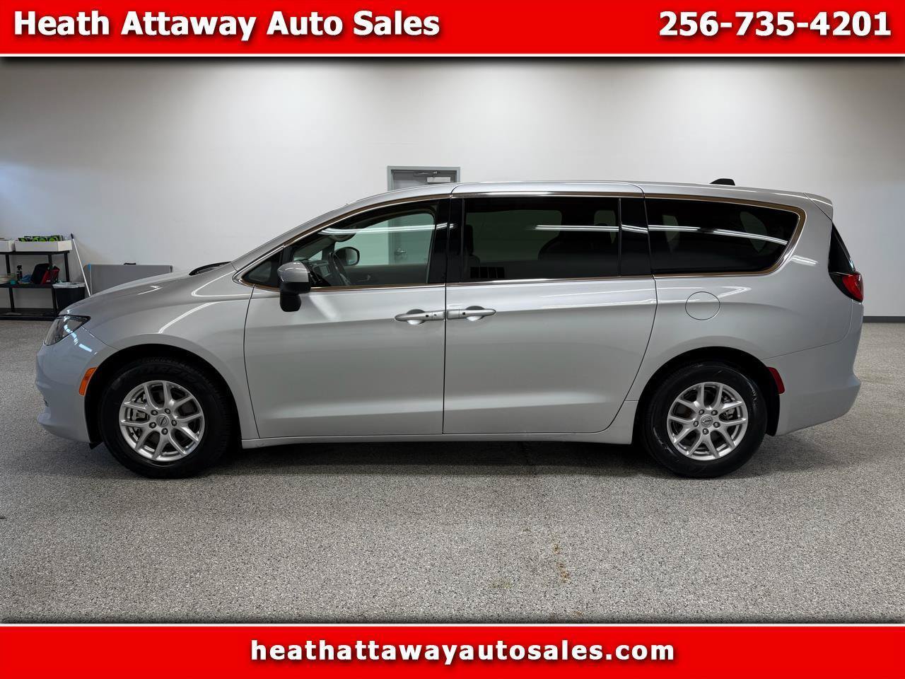 Used 2023 Chrysler Voyager LX FWD image 1
